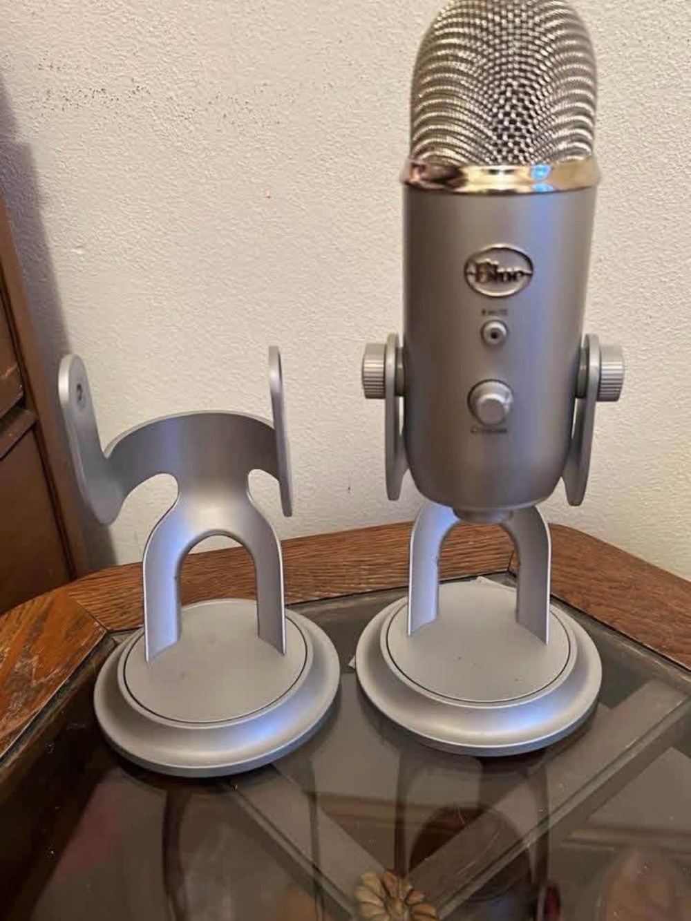 Yeti USB Microphone - Silver - Professional Desktop Mic